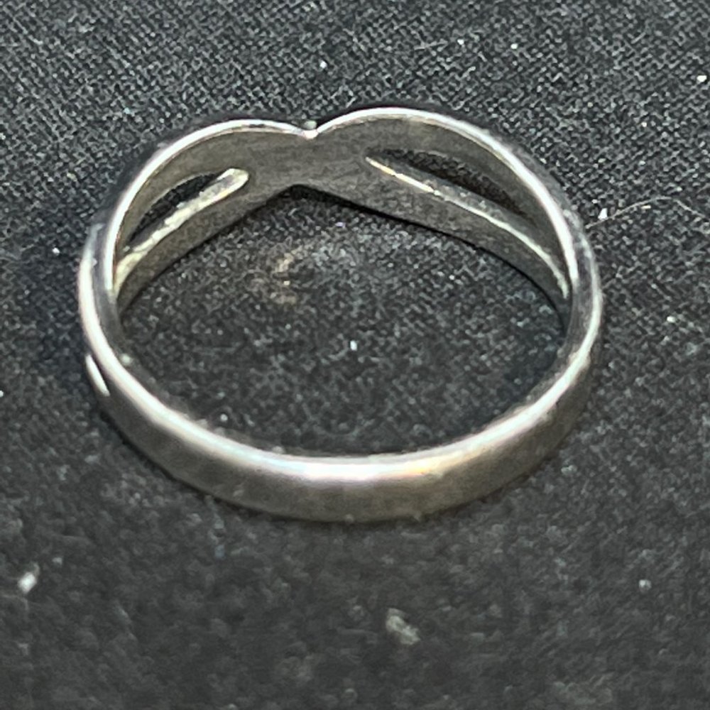 Avon Silver Tone With Blue Enamel Infinity Ring (R305) - Picture 6 of 6
